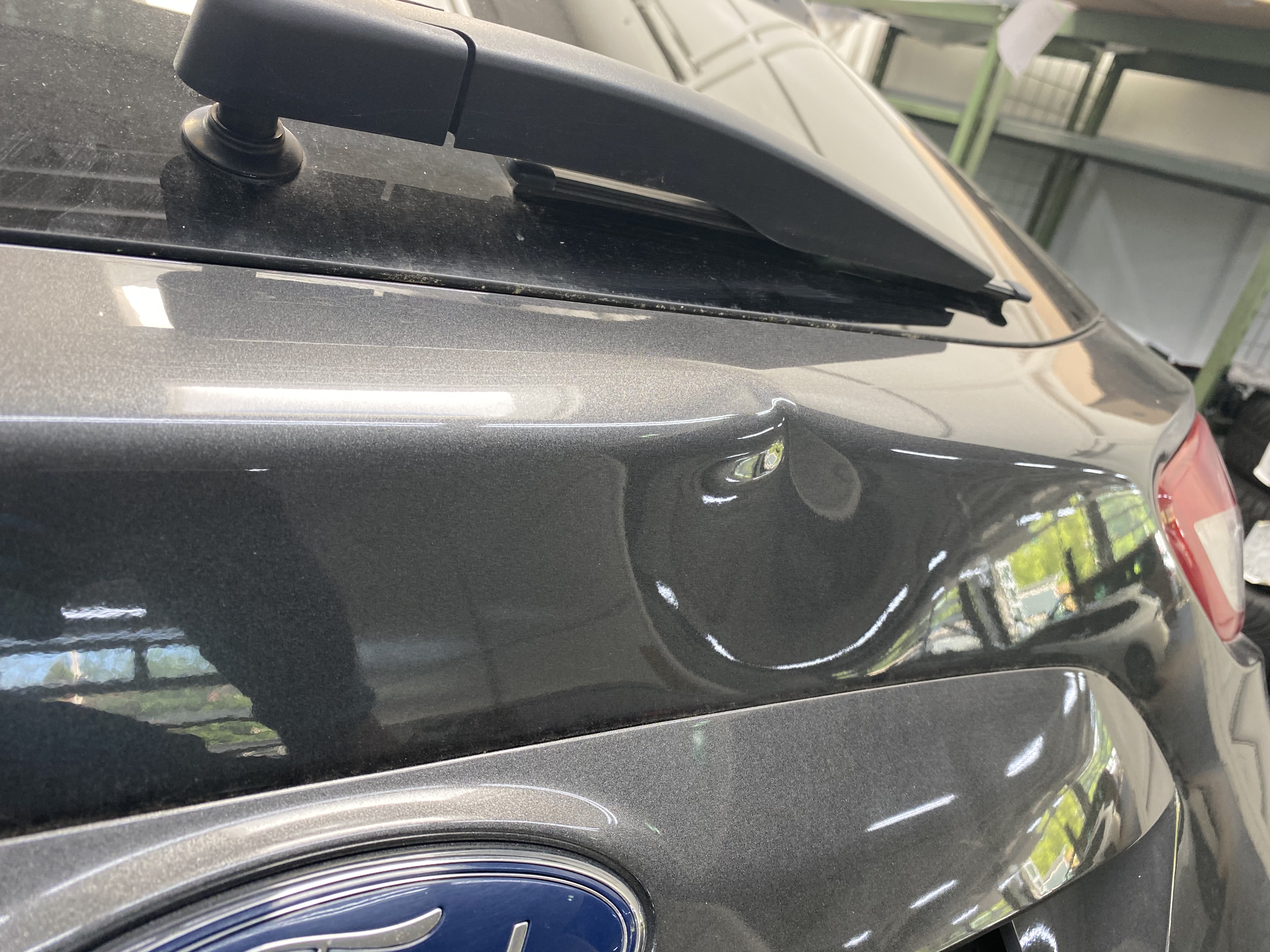 Hagelschaden vor und nach der Reparatur